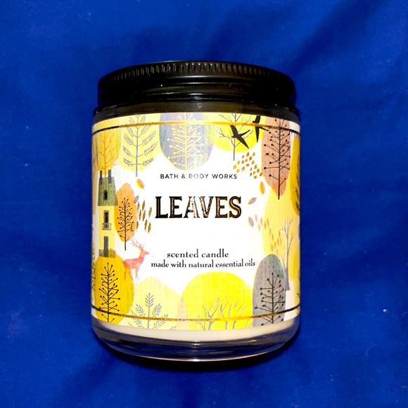 Bath and Body Works / White Barn Leaves Single Wick Candle - NWT - Picture 1 of 4